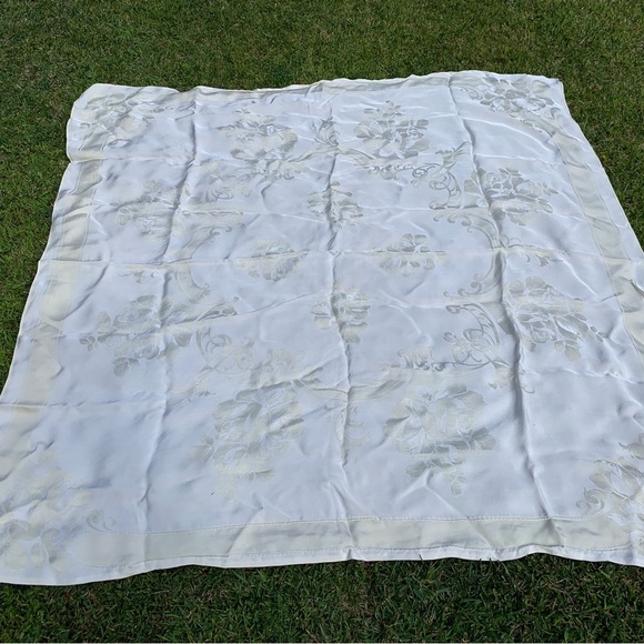 Table Cloth - Picture 4 of 5